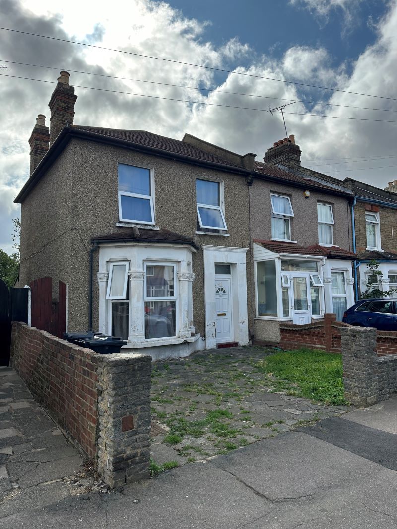 House with 3 bedrooms through auction in 126 Chester Road, Ilford