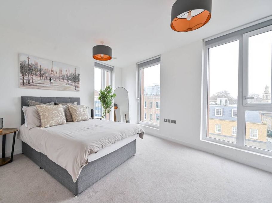 Penthouse Flat, 280 Borough High Street, London, Southwark, SE1 1JS -  Strettons