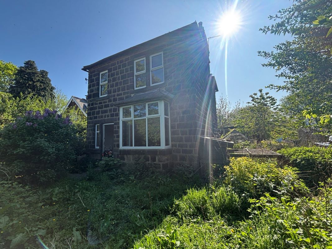 10 Victoria Avenue, Yeadon, Leeds, West Yorkshire, LS19 7AW -  Strettons