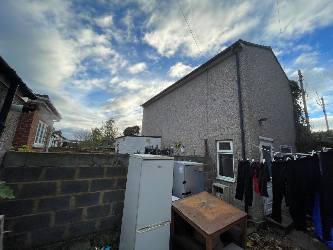 2D Barrington Road, Manor Park, London, E12 6JH -  Strettons