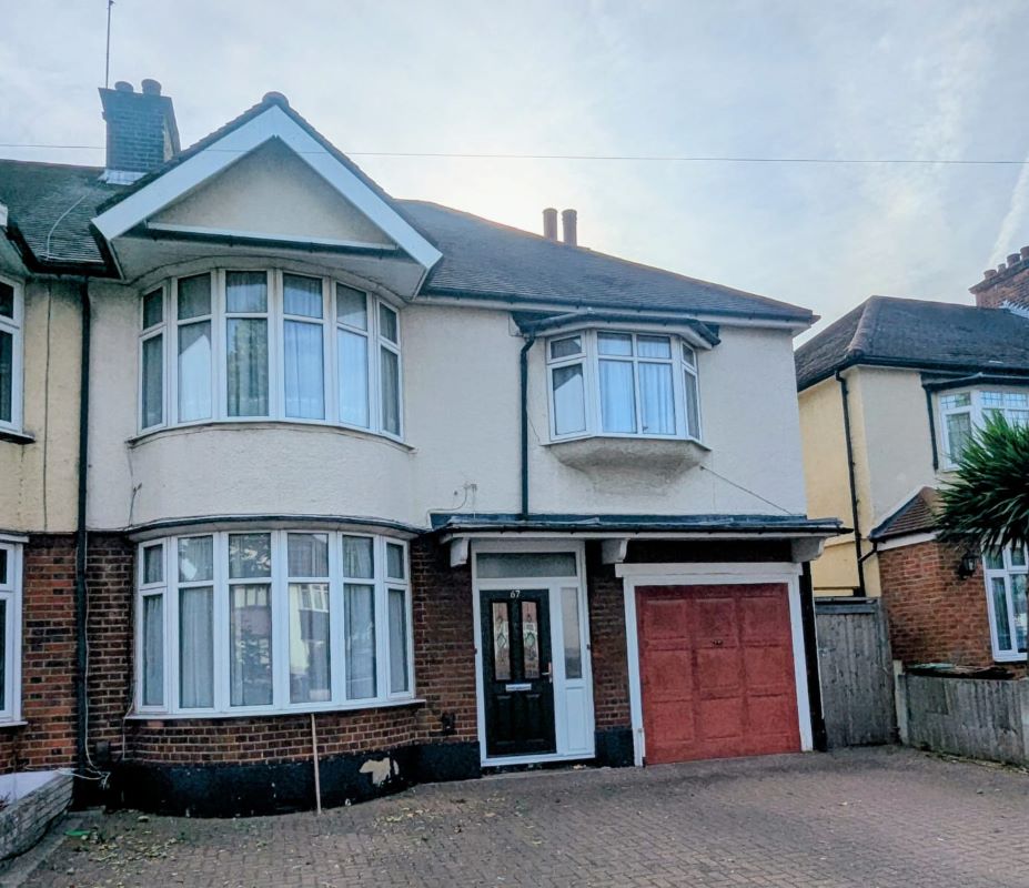 FREEHOLD SEMI-DETACHED PROPERTY ARRANGED AS THREE SELF-CONTAINED VACANT ONE BED FLATS