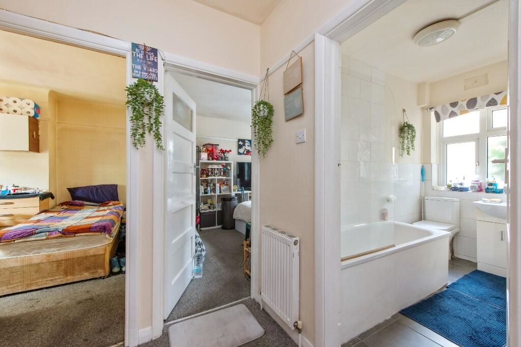 1A Dawlish Road, London, E10 6QB -  Strettons