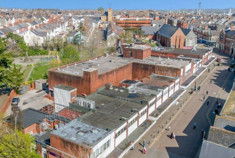 131 Holton Road, Barry, South Glamorgan, CF63 4HP -  Strettons