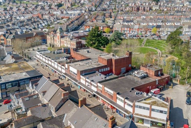 131 Holton Road, Barry, South Glamorgan, CF63 4HP -  Strettons