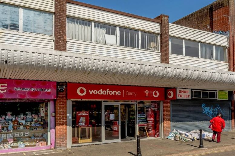 131 Holton Road, Barry, South Glamorgan, CF63 4HP -  Strettons