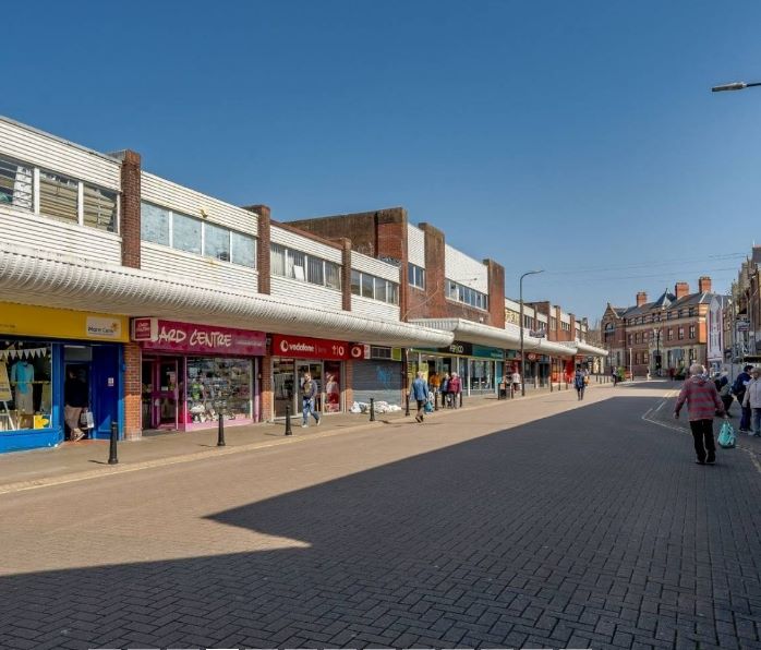 131 Holton Road, Barry, South Glamorgan, CF63 4HP -  Strettons