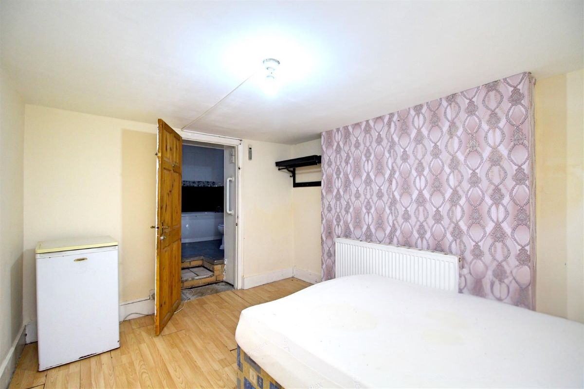 126 & 126a Hertford Road, London, N9 7HL - Strettons