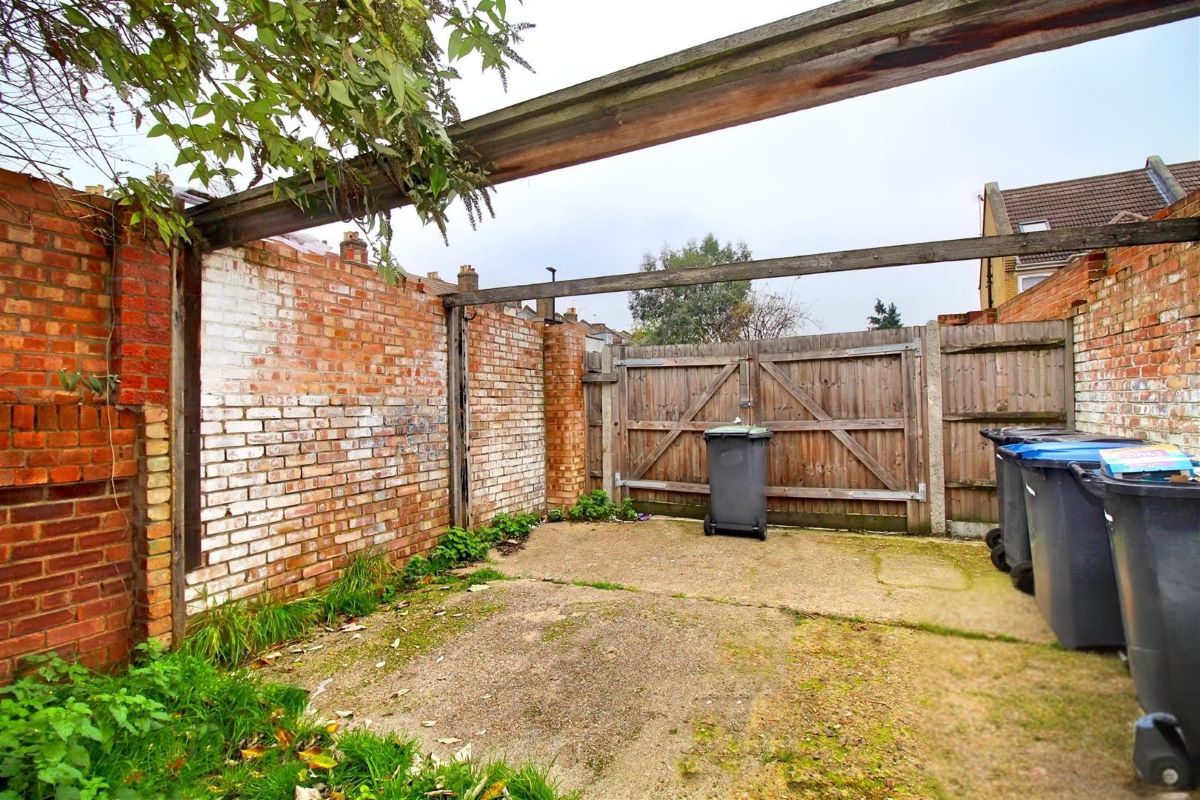 126 & 126a Hertford Road, London, N9 7HL - Strettons