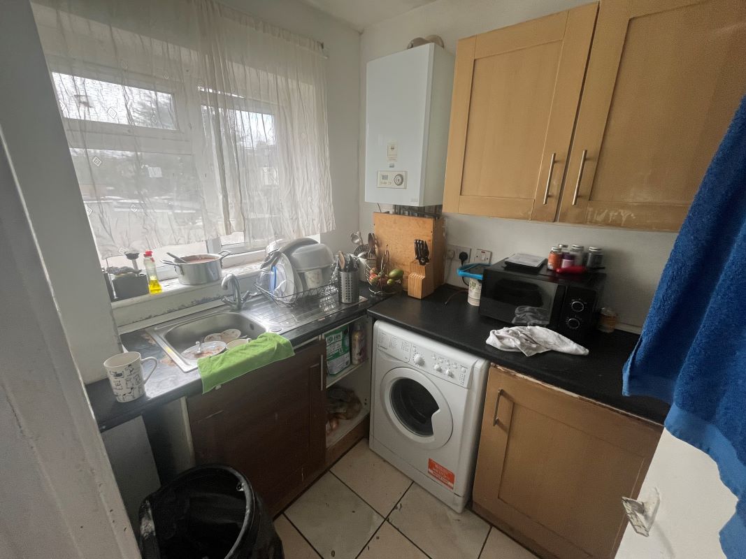 40 Pretoria Road, Ilford, Essex, IG1 2HW -  Strettons