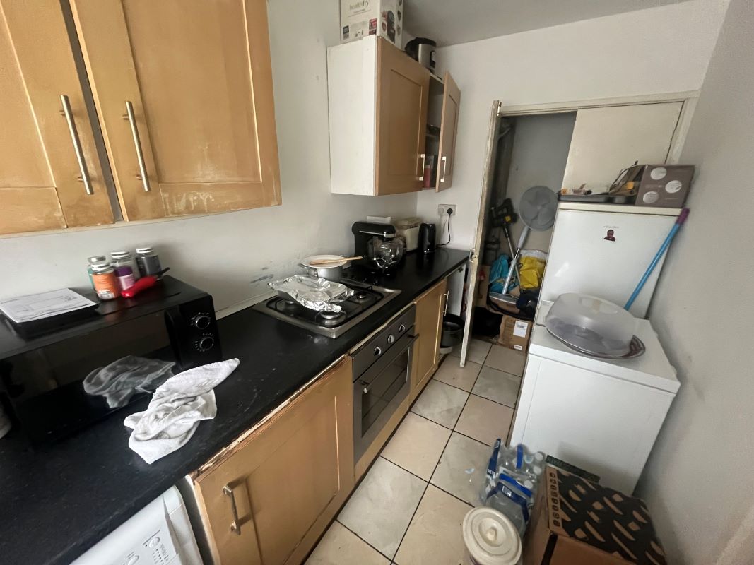 40 Pretoria Road, Ilford, Essex, IG1 2HW -  Strettons