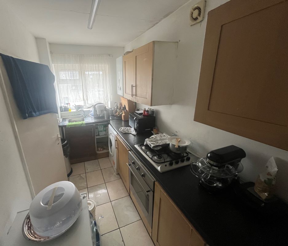 40 Pretoria Road, Ilford, Essex, IG1 2HW -  Strettons