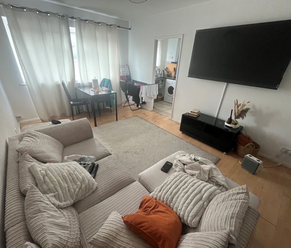 40 Pretoria Road, Ilford, Essex, IG1 2HW -  Strettons