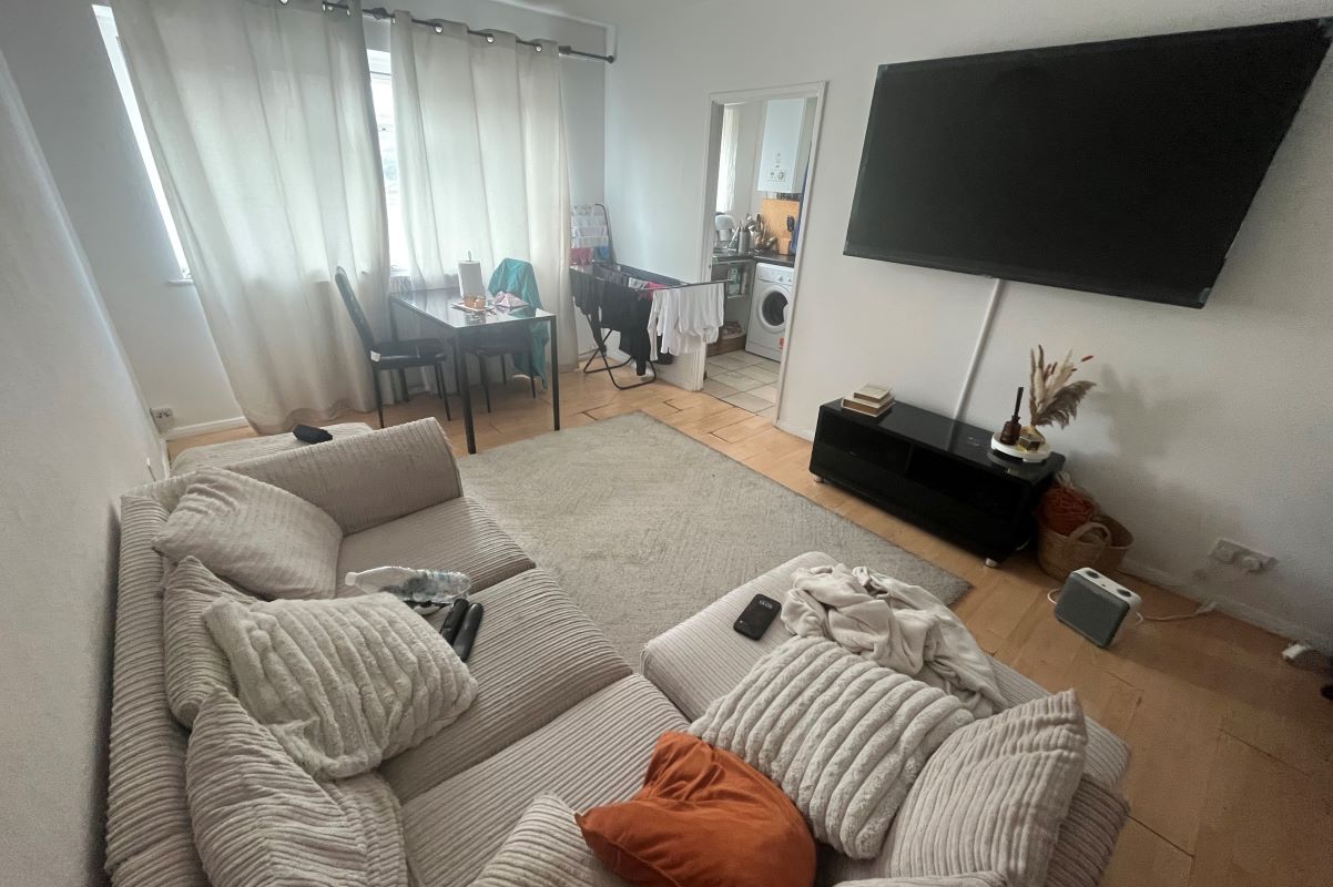 40 Pretoria Road, Ilford, Essex, IG1 2HW -  Strettons