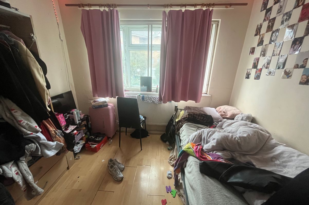 40 Pretoria Road, Ilford, Essex, IG1 2HW -  Strettons