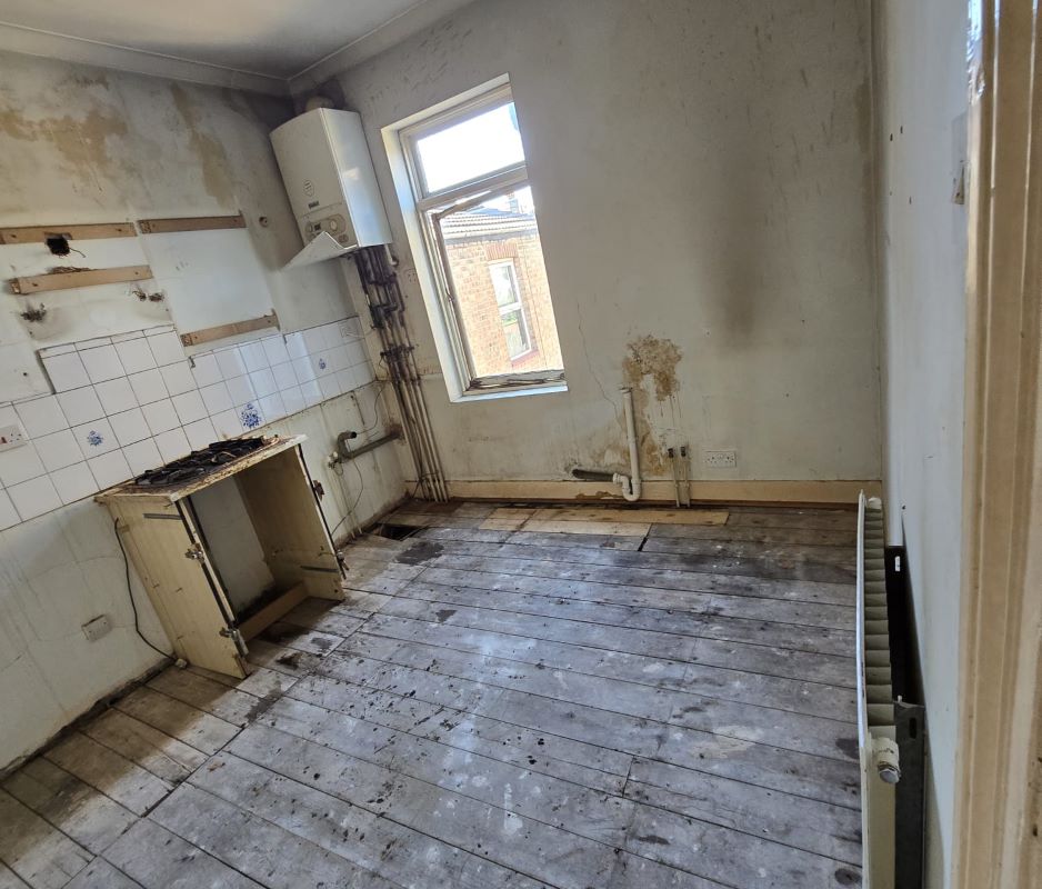 33B Canterbury Road, London, E10 6EE -  Strettons