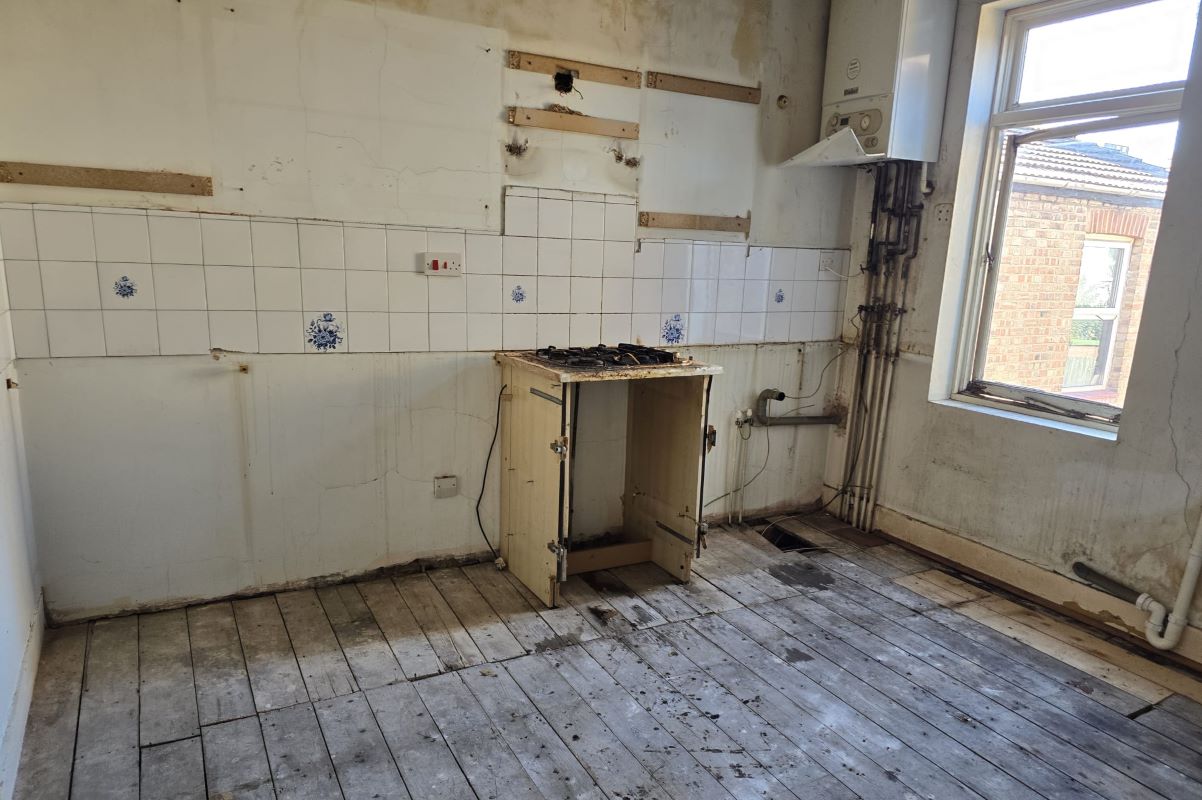 33B Canterbury Road, London, E10 6EE -  Strettons