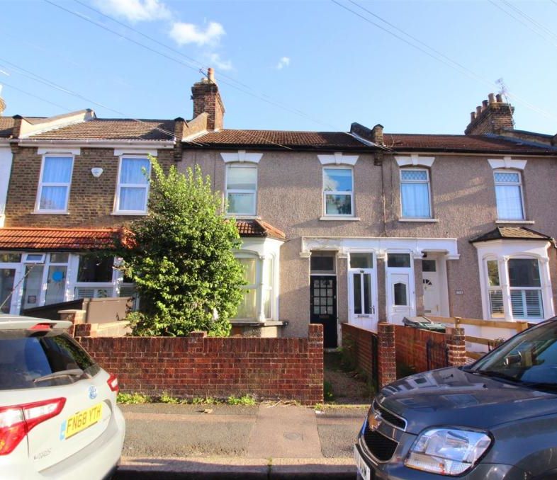 Flat sold with 1 bedroom through auction in 98 Markhouse Avenue