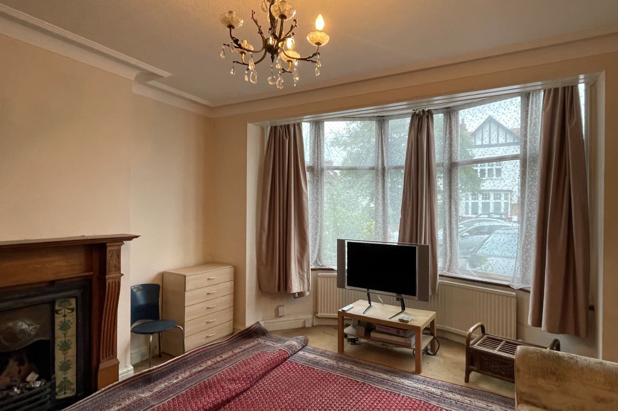 9 Woodcroft Avenue, Mill Hill, London, NW7 2AH