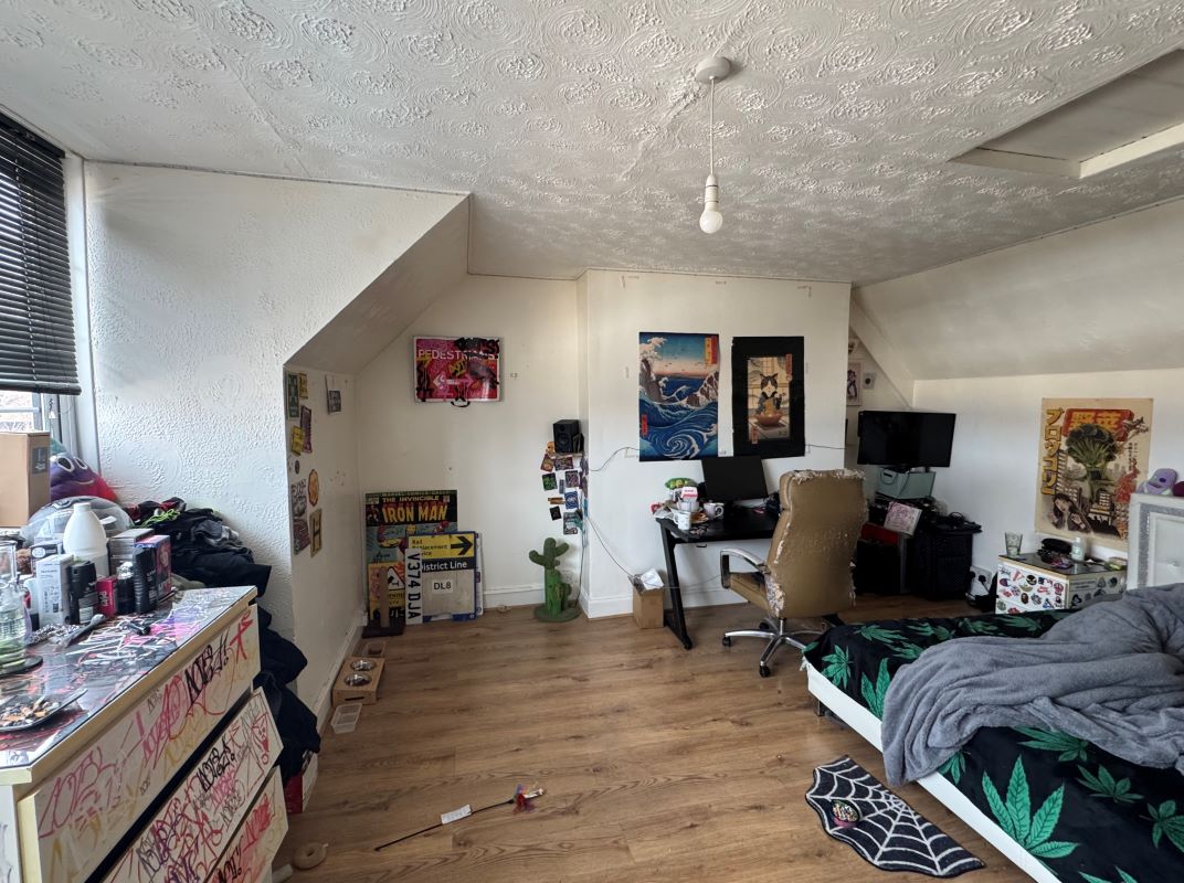 4 Broadway Parade, Elm Park, Hornchurch, Essex, RM12 4RS