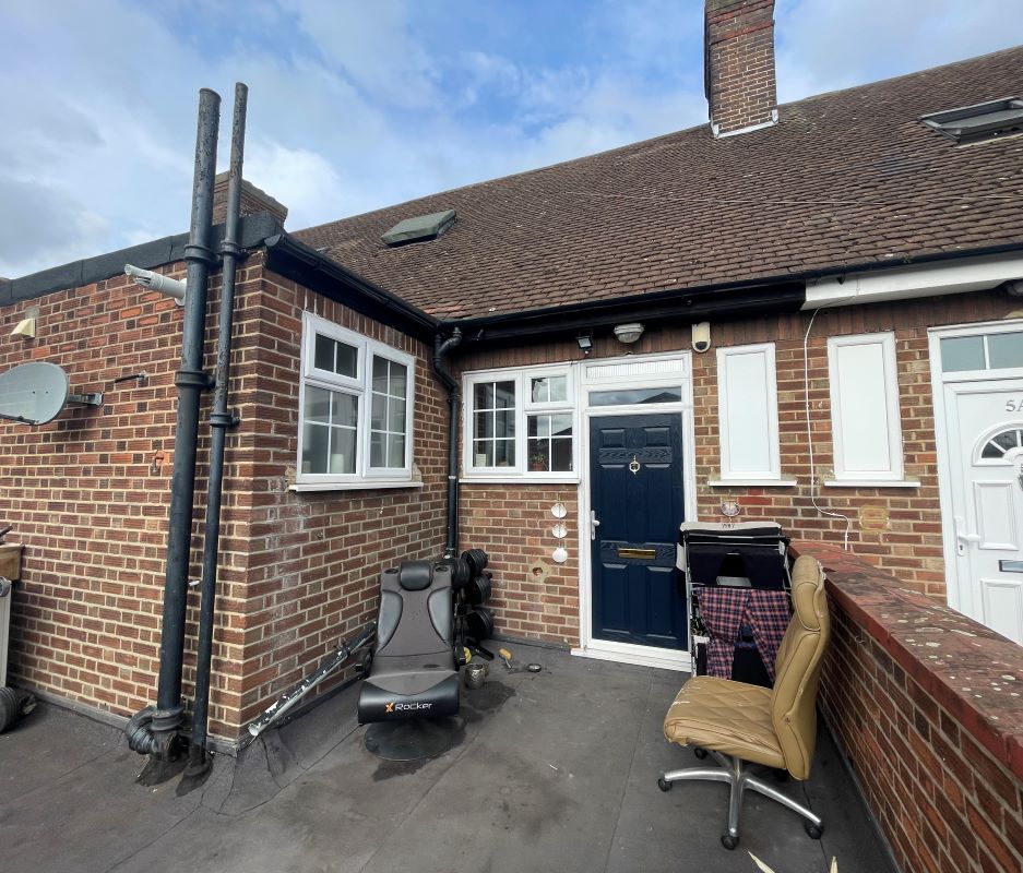 4 Broadway Parade, Elm Park, Hornchurch, Essex, RM12 4RS