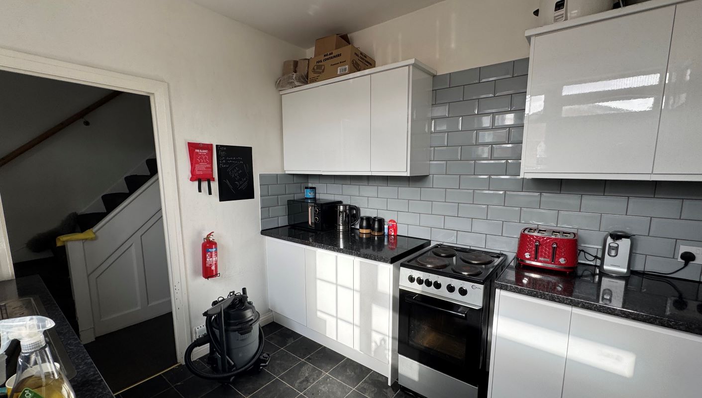 4 Broadway Parade, Elm Park, Hornchurch, Essex, RM12 4RS