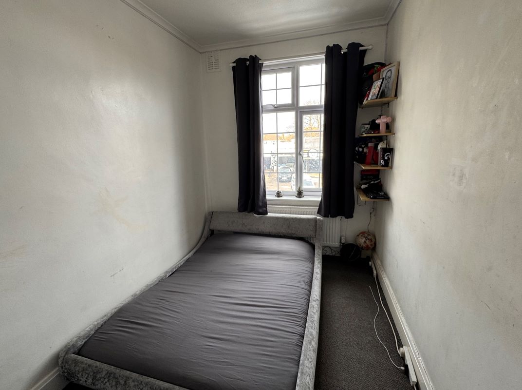 4 Broadway Parade, Elm Park, Hornchurch, Essex, RM12 4RS