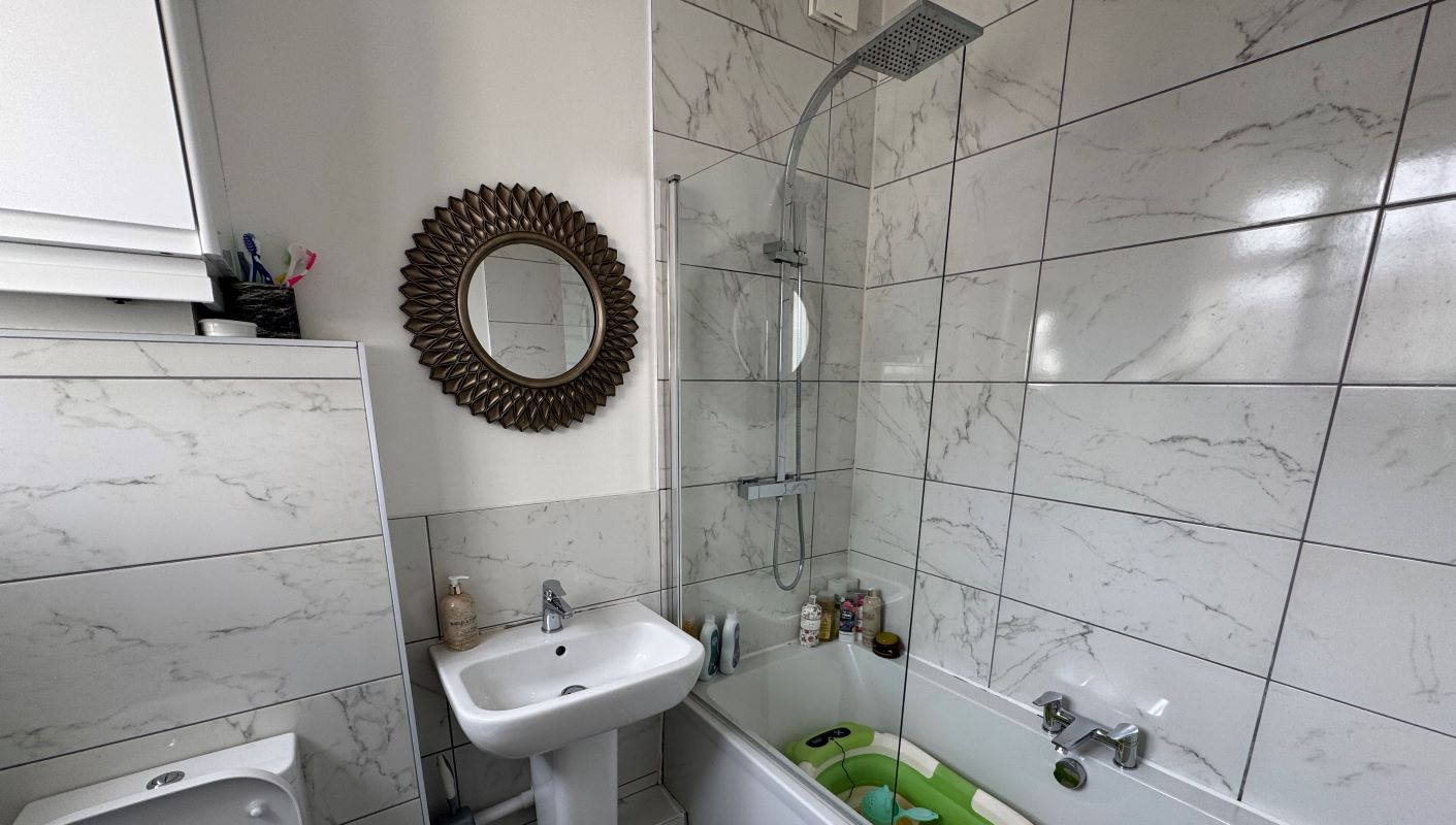 4 Broadway Parade, Elm Park, Hornchurch, Essex, RM12 4RS