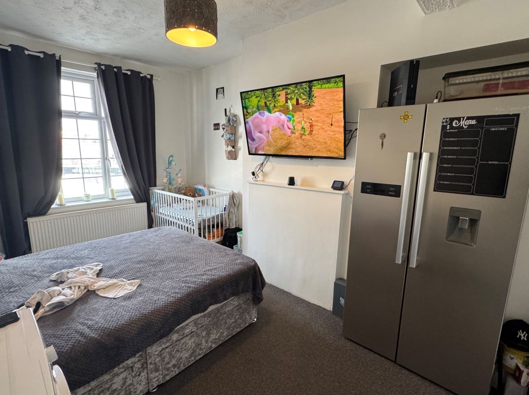 4 Broadway Parade, Elm Park, Hornchurch, Essex, RM12 4RS