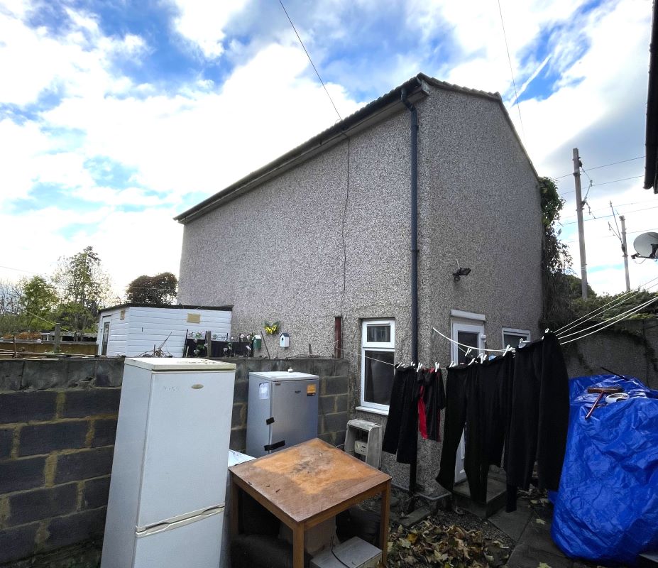 2D Barrington Road, Manor Park, London, E12 6JH