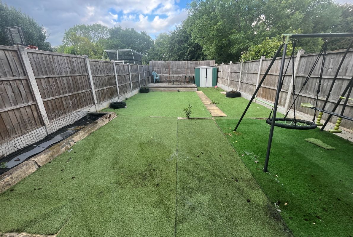 4 Rookwood Avenue, Loughton, Essex, IG10 2DG