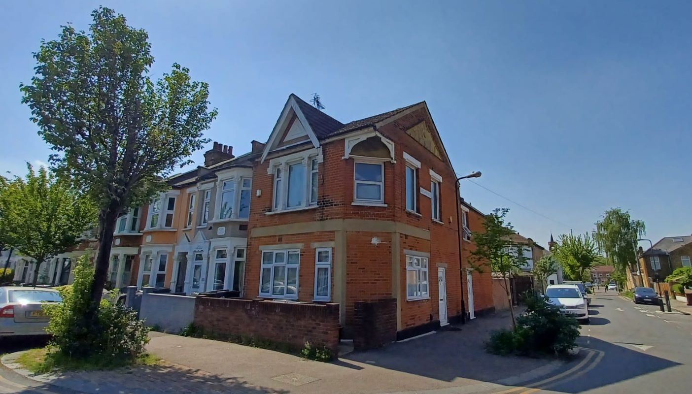 80B Belgrave Road, Walthamstow, London, E17 8QG -  Strettons