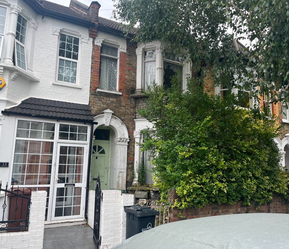 31 Campbell Road, Walthamstow, London, E17 6RR -  Strettons