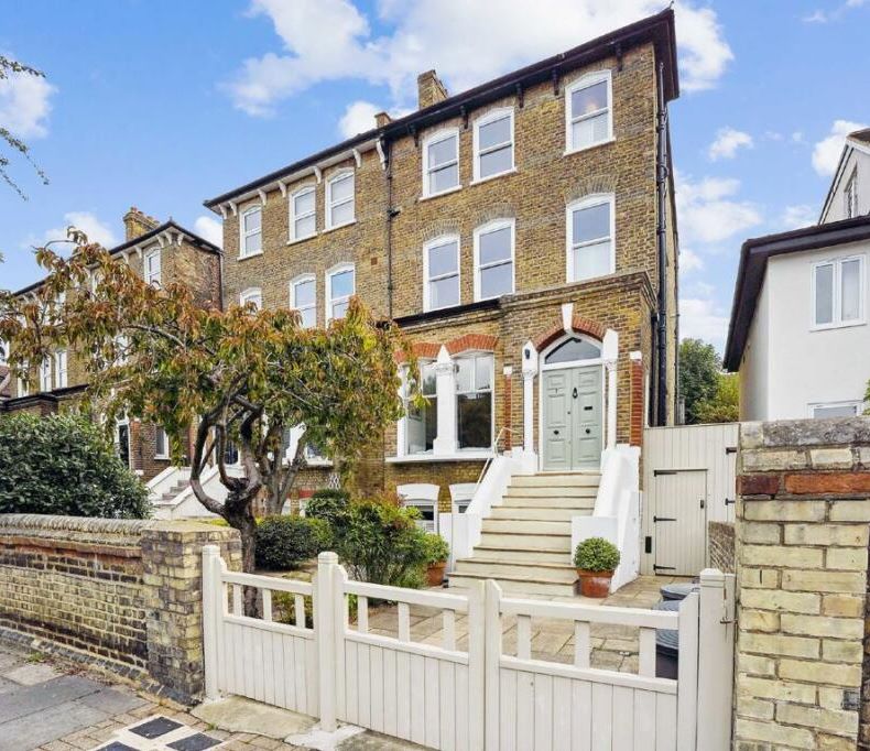 Raised Ground Floor, 7 St Anns Park Road, London, Wandsworth, SW18 2RW -  Strettons