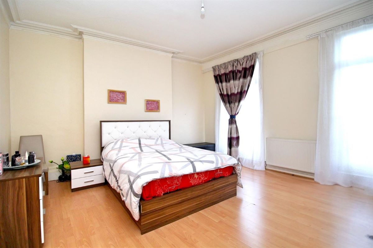 126 & 126a Hertford Road, London, N9 7HL