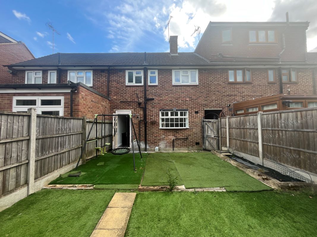 4 Rookwood Avenue, Loughton, Essex, IG10 2DG