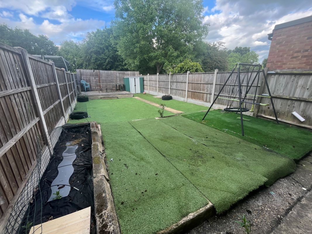 4 Rookwood Avenue, Loughton, Essex, IG10 2DG