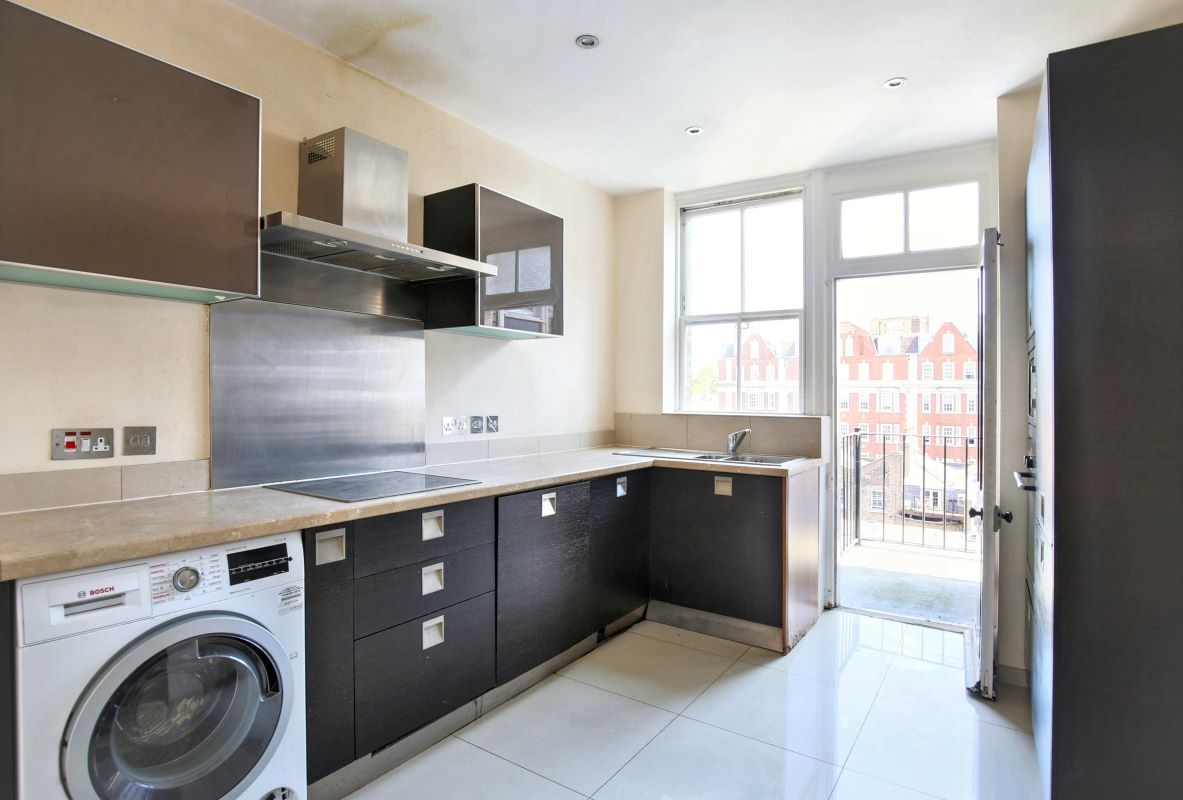 166 Clarence Gate Gardens, Glentworth Street, Marylebone, London, NW1 6AP