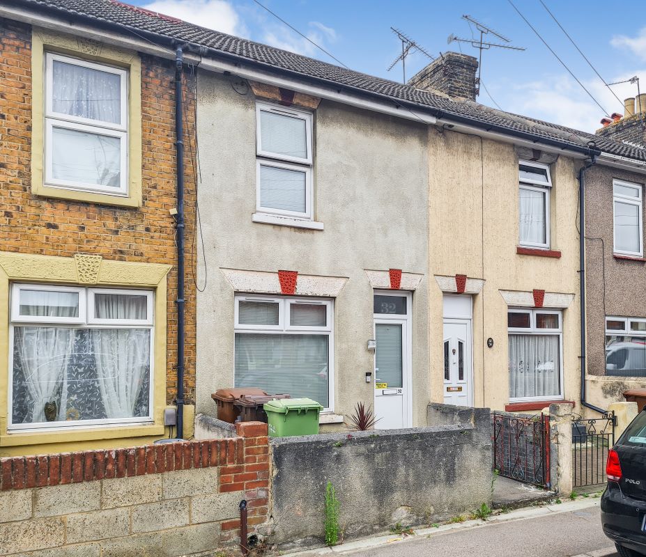 32 Grange Road, Gillingham, Kent, ME7 2PT -  Strettons