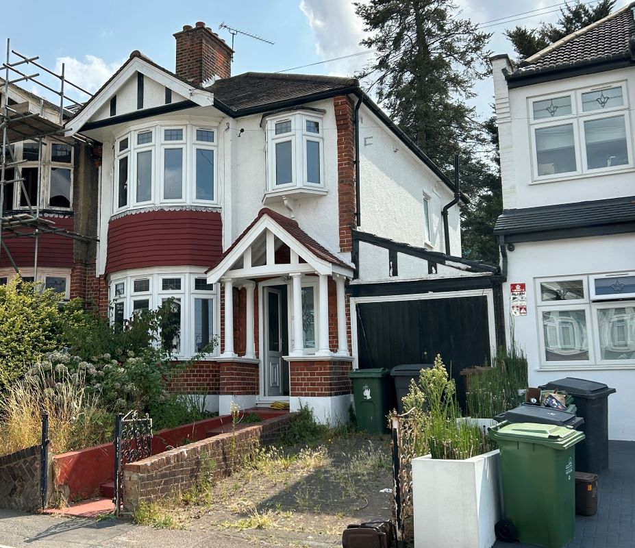 8 Hillside Gardens, Walthamstow, London, E17 3RJ -  Strettons