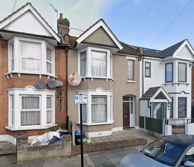 25 Claremont Gardens, Ilford, Essex, IG3 8AH -  Strettons
