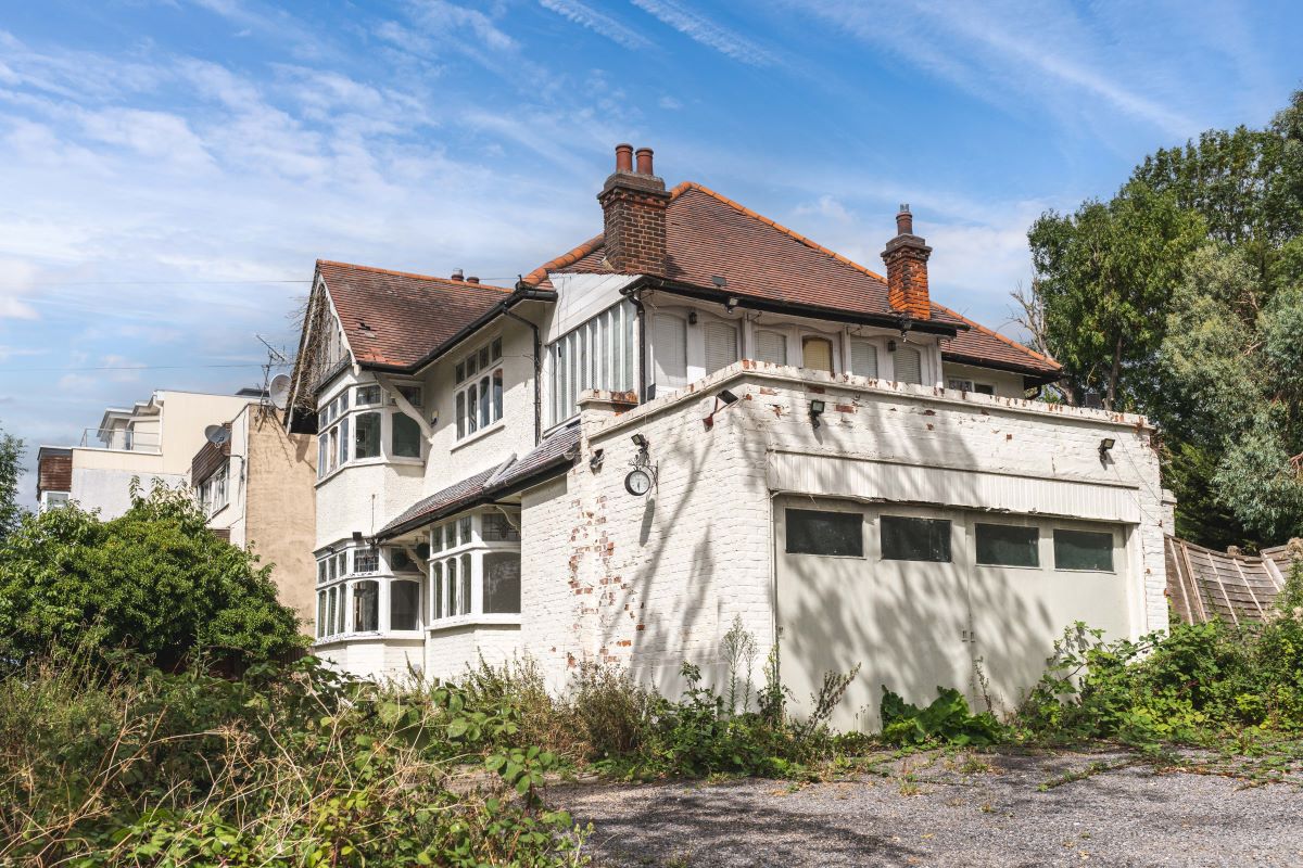 22 Mansfield Hill, London, E4 7JU