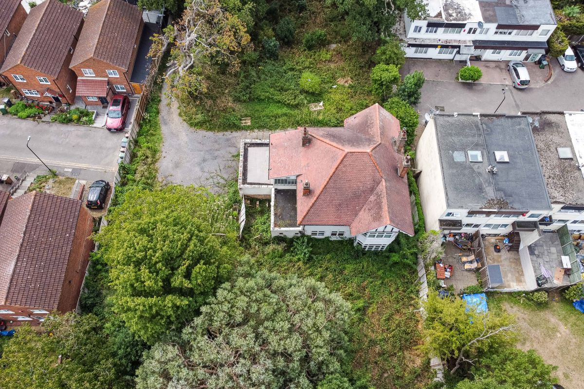 22 Mansfield Hill, London, E4 7JU