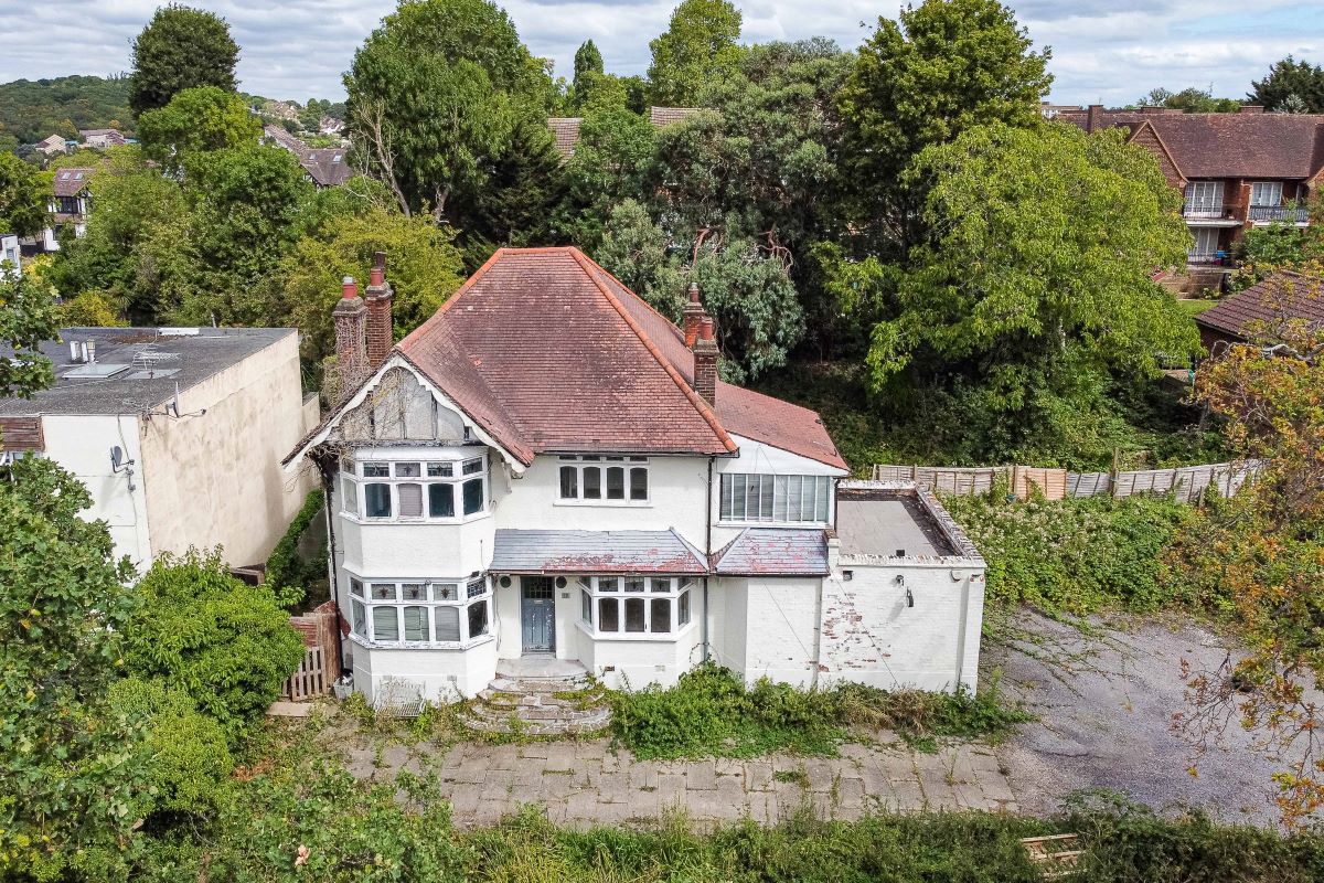22 Mansfield Hill, London, E4 7JU
