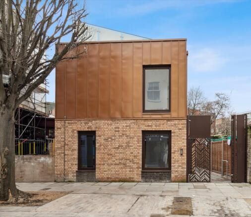 Flat 8, 132 Battersea High Street, London, SW11 3JR -  Strettons