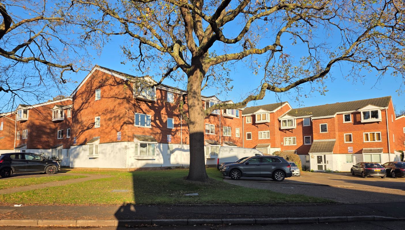 17 Heathdene Drive, Belvedere, Kent, DA17 6HY -  Strettons