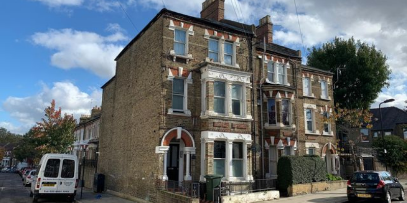 London's smallest flat achieves £90,000  - Strettons