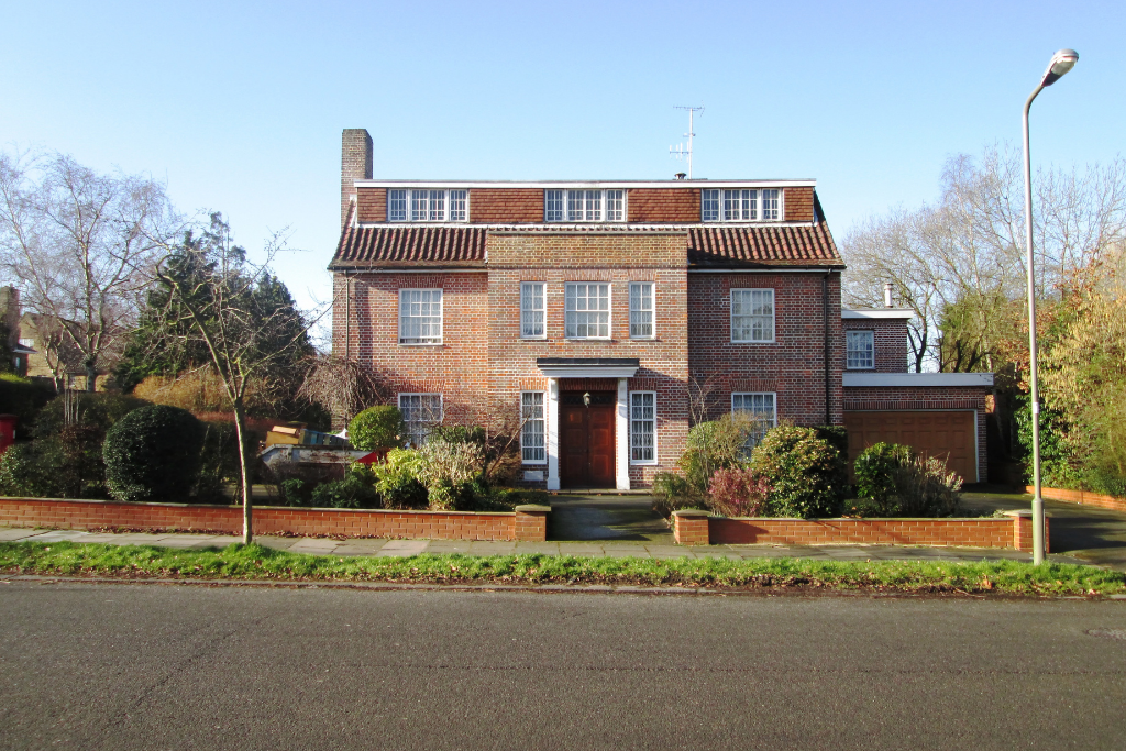 Insights Refinancing House in Exclusive North London Suburb - Strettons