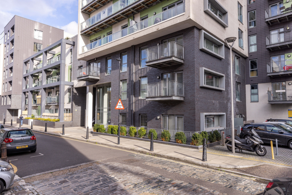 Sale and debt recovery of duplex penthouse in Aldgate - Strettons