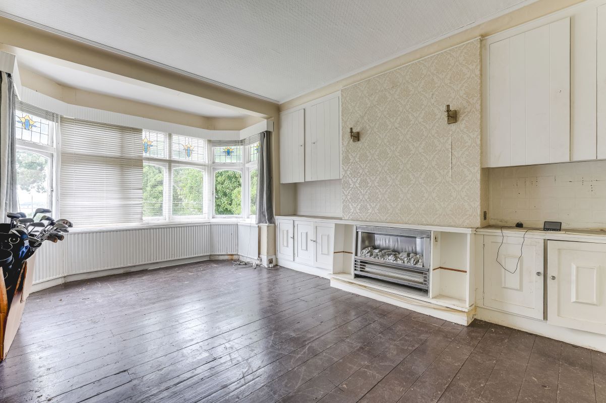 22 Mansfield Hill, London, E4 7JU