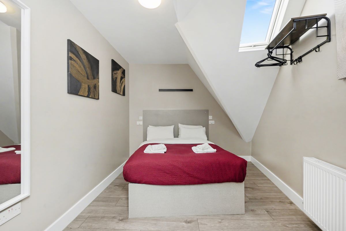 Paragraph Hotel, 6 Cheapside, North Circular Road, London, N13 5ED